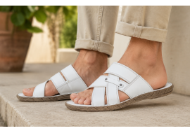 Papuci bărbați albi din piele naturală, cu barete late și talpă flexibilă – GKR74ALB